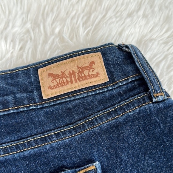 Levi’s Dark Blue Denim Cuffed Jean Shorts - Picture 8 of 10